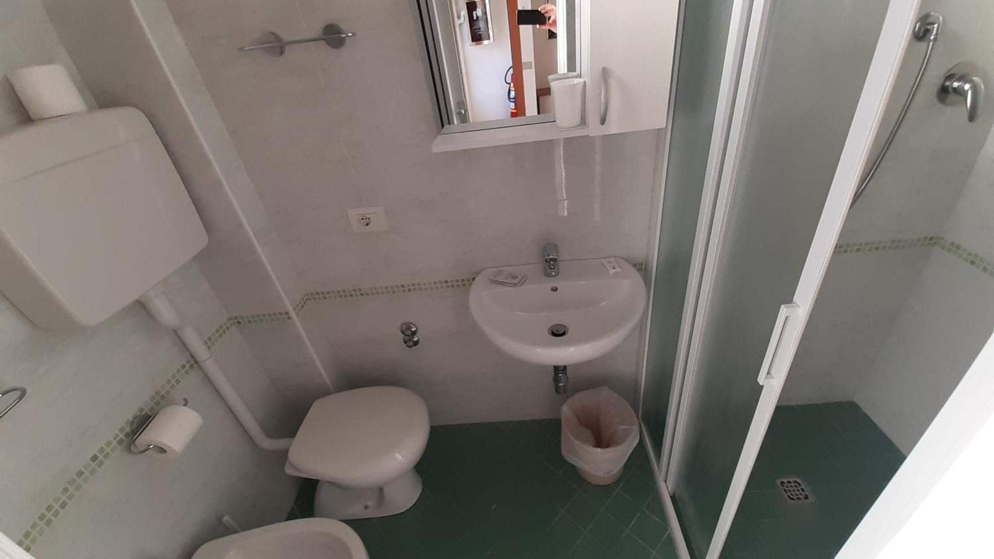 Hotel Elisabetta 2 Stelle Cattolica Zewnętrze zdjęcie